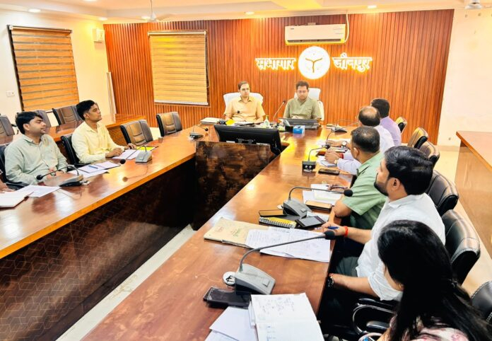 JAUNPUR NEWS,गांव के मुख्य प्रवेश द्वार पर लगाया जाएगा ग्राम संकलित सूचना बोर्ड