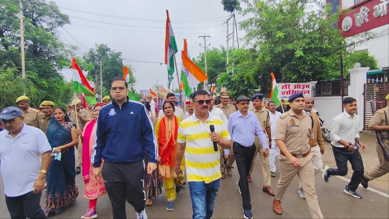 Jaunpur News: पुलिस लाइन से विकास भवन तक निकला एकता मार्च 2 Jaunpur News: पुलिस लाइन से विकास भवन तक निकला एकता मार्च