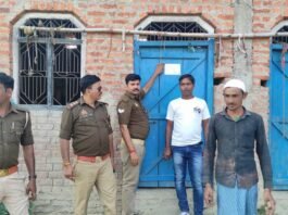 खेतासराय पुलिस ने गैंगस्टर के घर पर नोटिस चस्पा करते हुए मुनादी कराई है 