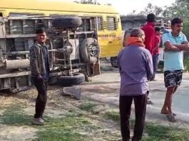 School Bus Accident:जौनपुर स्कूल बस और पिकप की टक्कर,ड्राइवर समेत बच्चे घायल