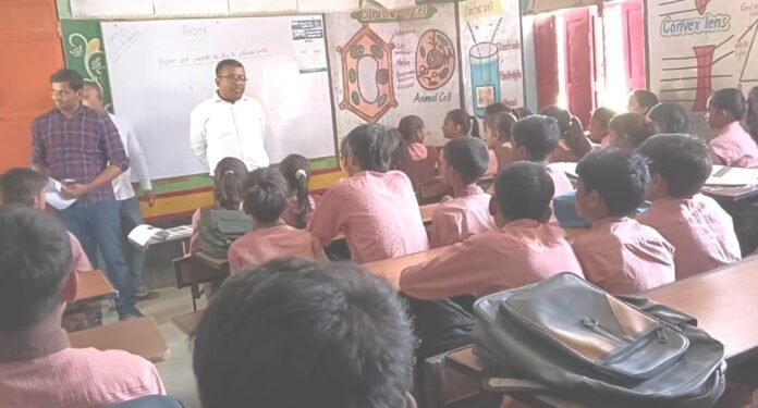 जौनपुर के BSA टाइम एंड मोशन पर हुए गंभीर,शिक्षिकाओं से मांगा स्पष्टीकरण  