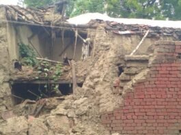 Symbolic picture. collapsed house