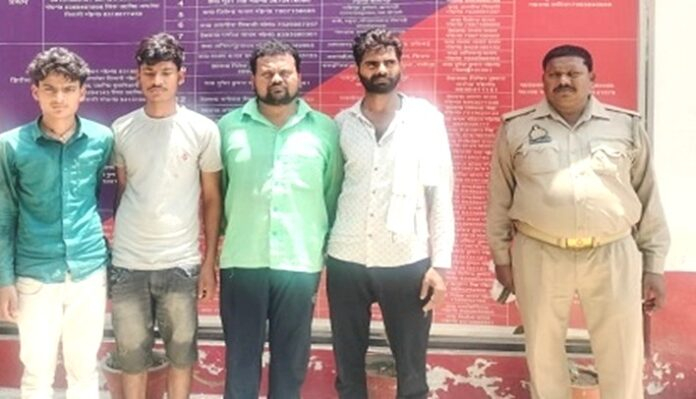  JAUNPUR अनुज यादव हत्याकांड में लड़की के पिता समेत 4 गिरफ्तार 