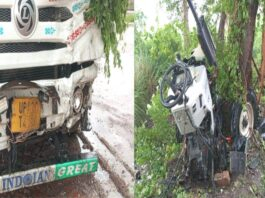 ACCIDENT JAUNPUR,ट्रेलर-ट्रैक्टर से टक्कर एक की मौत,मासूम बेटी बेसुध