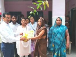 GREEN GOLD SCHEMS के तहत प्रसूता महिलाओं को दिया जा रहा प्रमाणपत्र