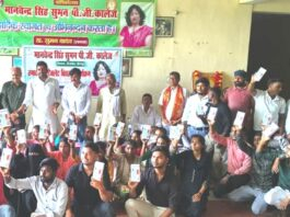 JAUNPUR NEWS,छात्रों को मिला स्मार्टफोन ,बच्चे बनेंगे स्मार्ट 
