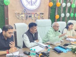 jaunpur News :मजरों में विद्युतीकरण होना है