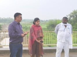 JAUNPUR NEWS'पीली नदी बदलापुर खुदाई कार्य का DM ने किया निरीक्षण   