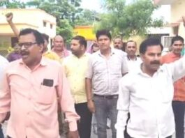 SHAHGANJ एडीओ ST के अभद्रता पर भड़के रोजगार सेवक  
