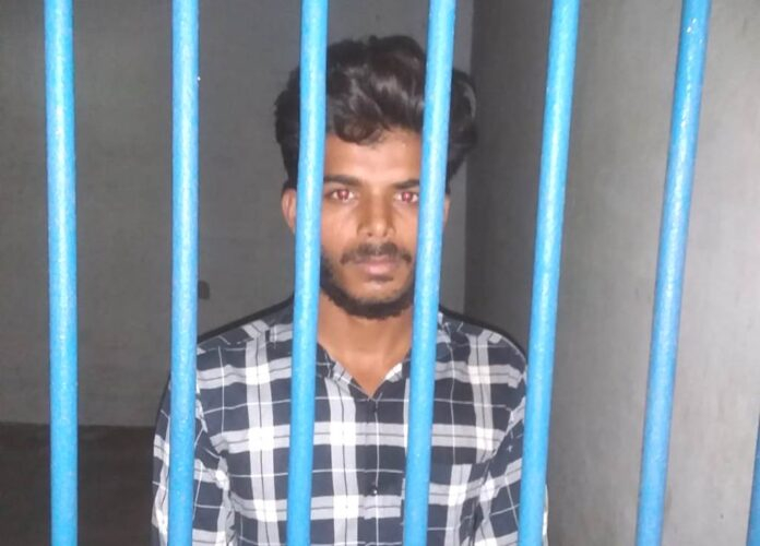 JAUNPUR CRIME,जन्मदिन पर तलवार से केक काटने वाला युवक गया जेल 