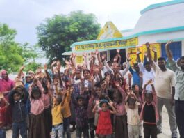 JAUNPUR,प्राथमिक विद्यालय सलेमपुर में बच्चों और अभिभावकों का प्रदर्शन