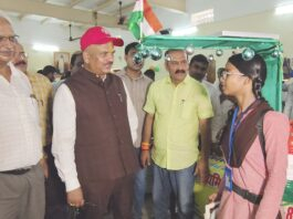 jaunpur news,DM ने नवोन्मेष प्रदर्शनी में लिया भाग 