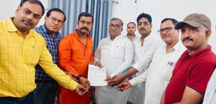 school pairing merge के विरोध में यूटा ने राज्यमंत्री को सौपा ज्ञापन