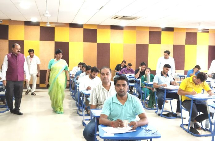 PhD प्रवेश परीक्षा 2025कड़ी सुरक्षा के बीच संपन्न 