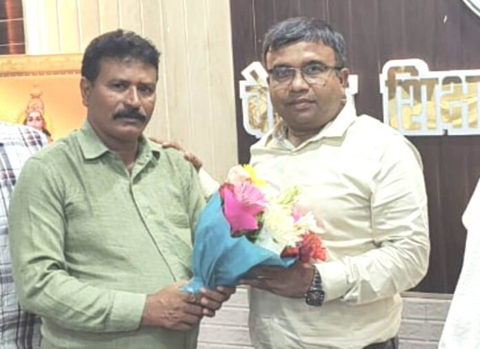 JAUNPUR NEWS:बेसिक शिक्षा अधिकारी को 4 साल पूरा होने पर बधाई