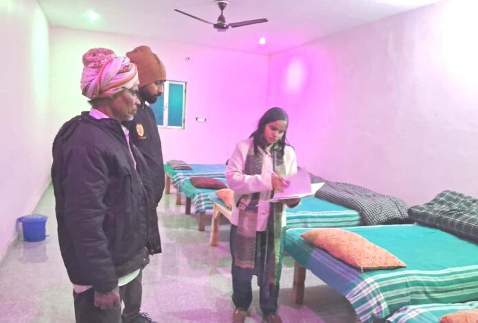 नगर पंचायत खेतासराय ईओ ने किया रैन बसेरे का औचक निरीक्षण