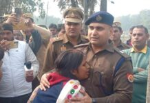 JAUNPUR,गेट के पिलर से लटका मिला युवक का शव, हत्या की जताई गई आशंका JAUNPUR,गेट के पिलर से लटका मिला युवक का शव, हत्या की जताई गई आशंका