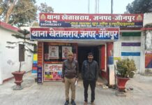 शराब ठेके पर मारपीट व तोड़फोड़ के मामले में एक अभियुक्त गिरफ्तार शराब ठेके पर मारपीट व तोड़फोड़ के मामले में एक अभियुक्त गिरफ्तार