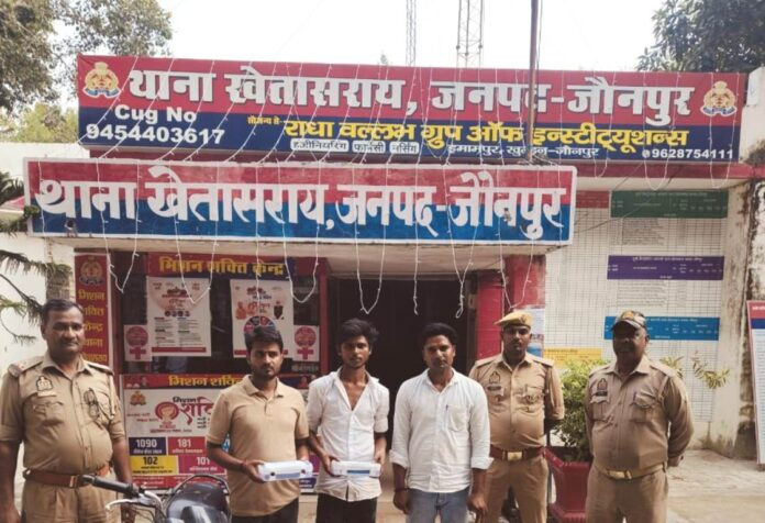 छिनैती करने वाले तीन अभियुक्त मोबाइल समेत गिरफ्तार