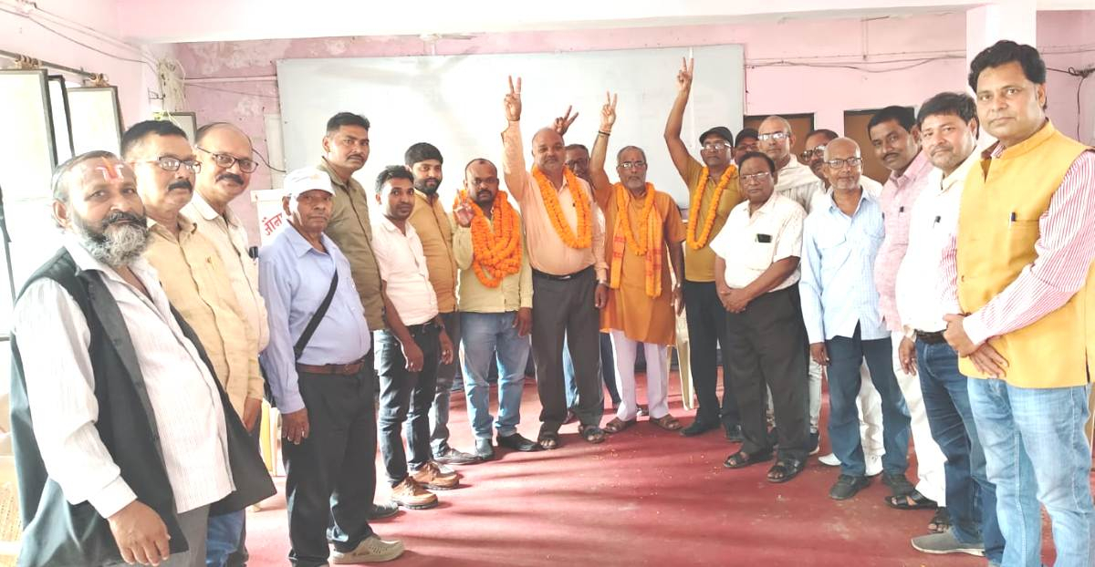 सम्पादक मण्डल के अध्यक्ष बने राकेशकान्त पाण्डेय,अरविन्द पटेल महासचिव 1 सम्पादक मण्डल के अध्यक्ष बने राकेशकान्त पाण्डेय,अरविन्द पटेल महासचिव