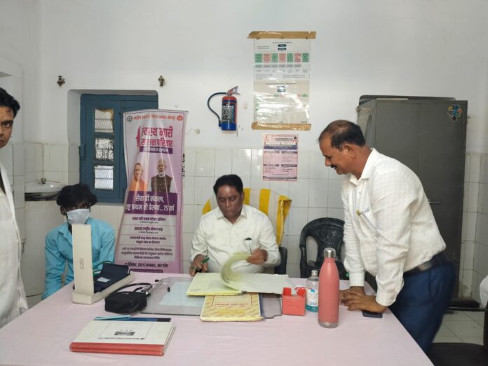 सीएमओ के औचक निरीक्षण से स्वास्थ्य केंद्र में मचा हड़कम्प