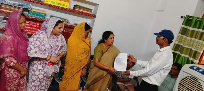 समस्याओं को लेकर नगर पालिका अध्यक्ष को सौपा ज्ञापन