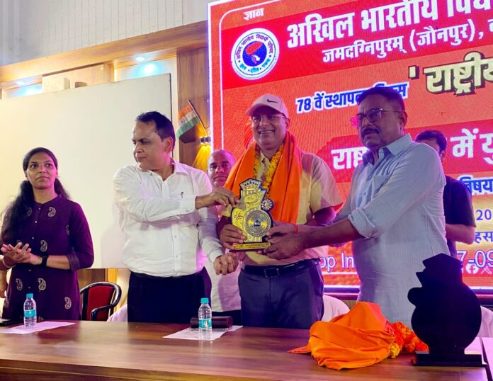 विद्यार्थी परिषद राष्ट्र निर्माण पर देता है विशेष जोर: डॉ हरिओम त्रिपाठी