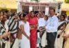 आशा बहुओं ने कार्य बहिष्कार कर किया धरना-प्रदर्शन