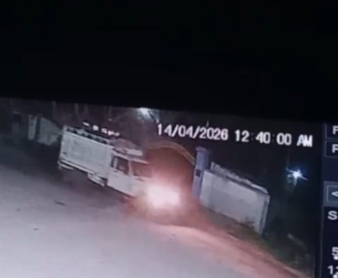 भैंस ले जाने की सीसीटीवी फुटेज मे सफेद पिकअप कैद