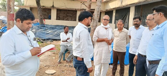 शाहगंज मंडी में गेहूं खरीद का औचक निरीक्षण, 2163 कुन्तल की खरीद