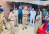 आज़ाद बिन्द के घर पहुँचे डीआईजी वैभव कृष्ण, बंधाया ढांढस