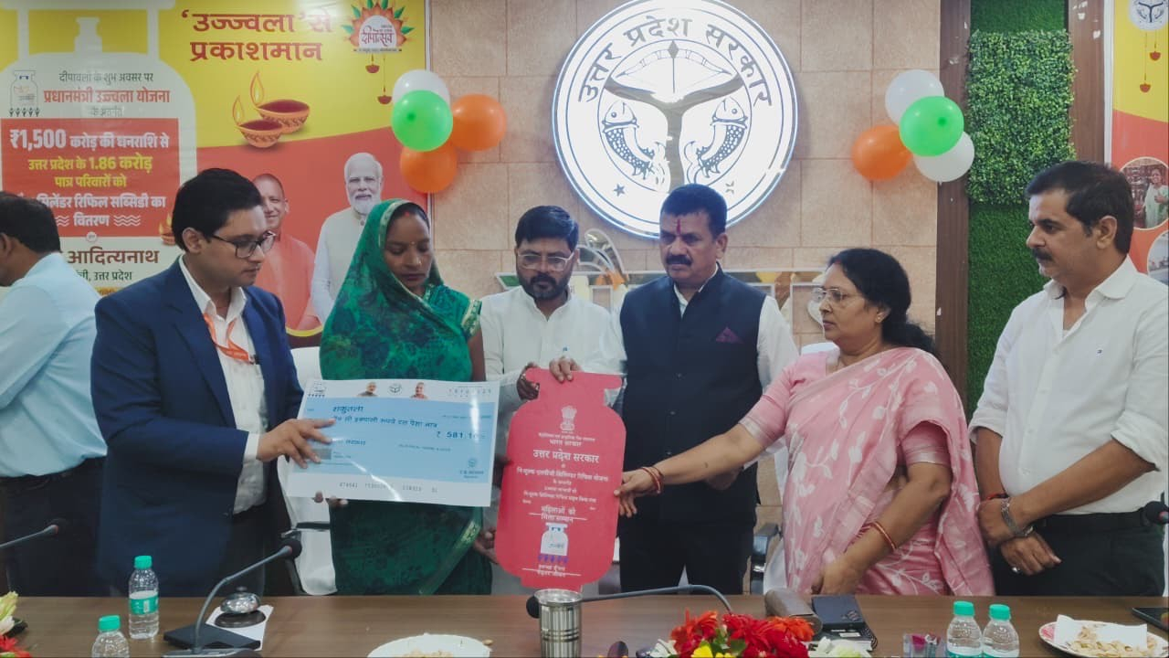 JAUNPUR:मातृशक्ति का सम्मान,उज्जवला से हुआ प्रकाशमान 1 JAUNPUR:मातृशक्ति का सम्मान,उज्जवला से हुआ प्रकाशमान