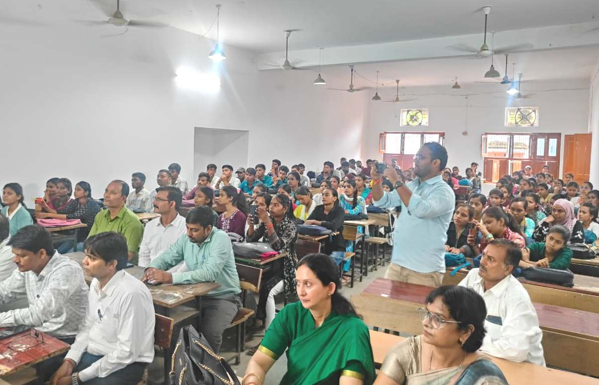 jaunpur News राज कॉलेज में 2 दिवसीय संविधान जागरूकता कार्यक्रम सम्पन्न 2 jaunpur News राज कॉलेज में 2 दिवसीय संविधान जागरूकता कार्यक्रम सम्पन्न