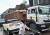 सापट टूटने से बीच सड़क खड़ा हुआ राखड़ लदा ट्रक,लगा जाम