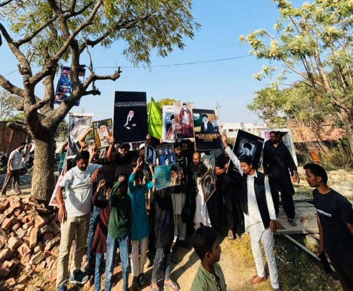 ईरान के सुप्रीम लीडर की मौत पर किया एहतेजाज