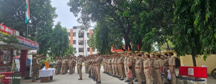 थाना परिसर खेतासराय में मनाई गई गांधी-शास्त्री जयंती,शपथ दिलाई गई