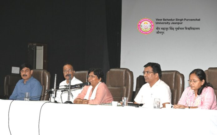पूर्वांचल विश्वविद्यालय जौनपुर के 29 वें दीक्षांत समारोह की बैठक करती कुलपति