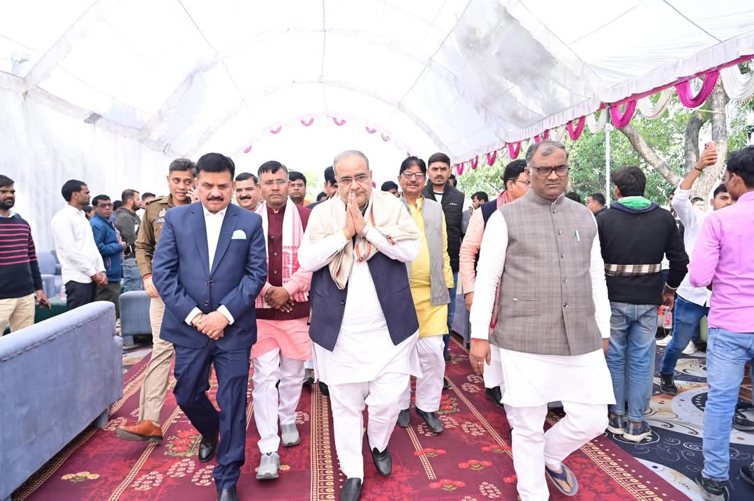 राज्यमंत्री गिरीश यादव के पिता को सपा विधायक  तूफानी सरोज ने दी भावभीनी श्रद्धांजलि 