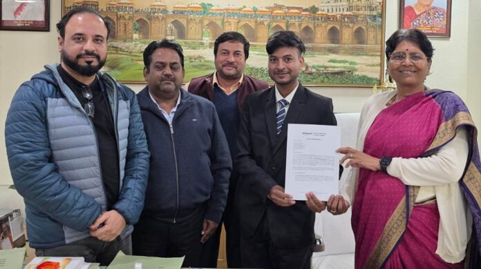 लाखो के पैकेज पर इंजीनियरिंग के छात्र का अमेजन में हुआ चयन  